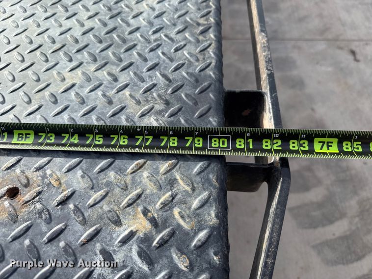 image for item EE4471 2022 Ford F250 Super Duty Crew Cab flatbed pickup truck