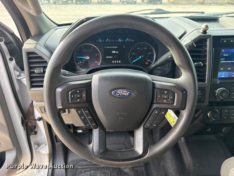 image for item EE4471 2022 Ford F250 Super Duty Crew Cab flatbed pickup truck