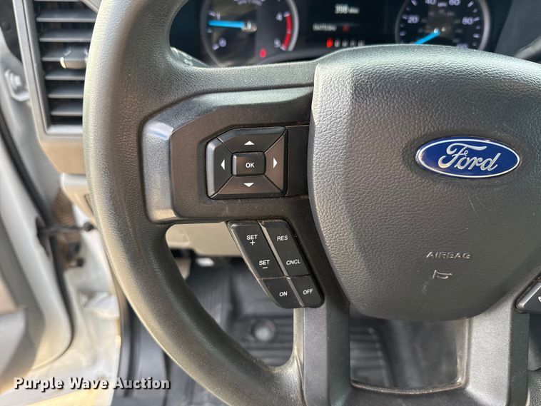 image for item EE4471 2022 Ford F250 Super Duty Crew Cab flatbed pickup truck