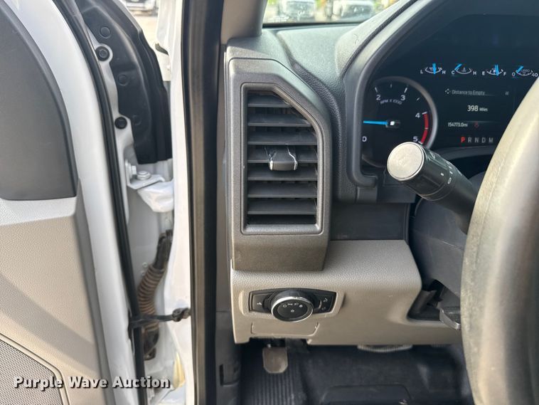 image for item EE4471 2022 Ford F250 Super Duty Crew Cab flatbed pickup truck