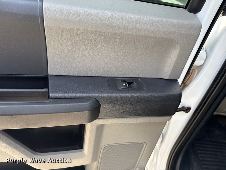 image for item EE4471 2022 Ford F250 Super Duty Crew Cab flatbed pickup truck