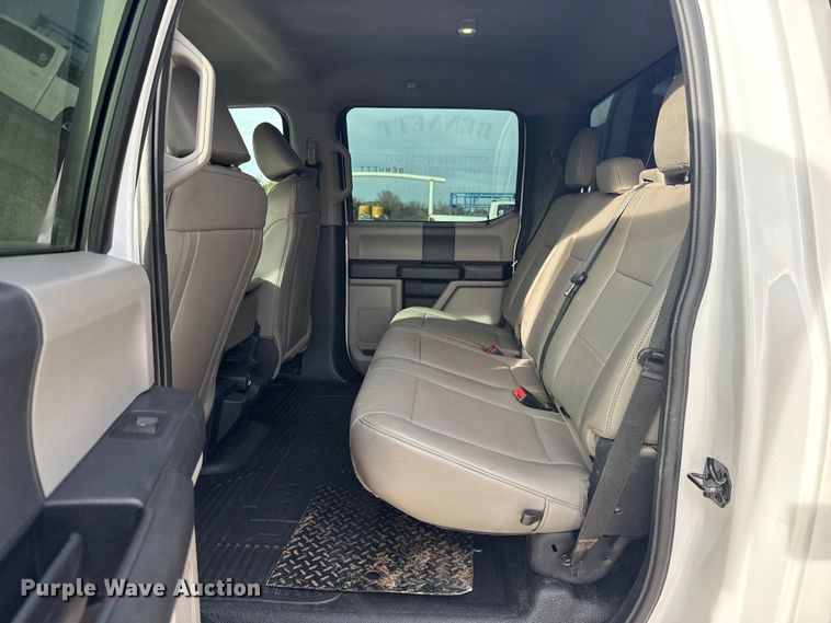 image for item EE4471 2022 Ford F250 Super Duty Crew Cab flatbed pickup truck