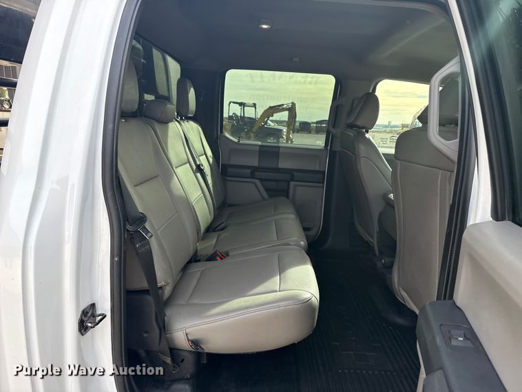 image for item EE4471 2022 Ford F250 Super Duty Crew Cab flatbed pickup truck