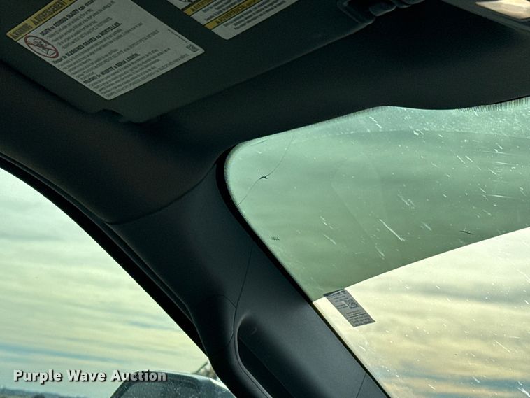 image for item EE4471 2022 Ford F250 Super Duty Crew Cab flatbed pickup truck