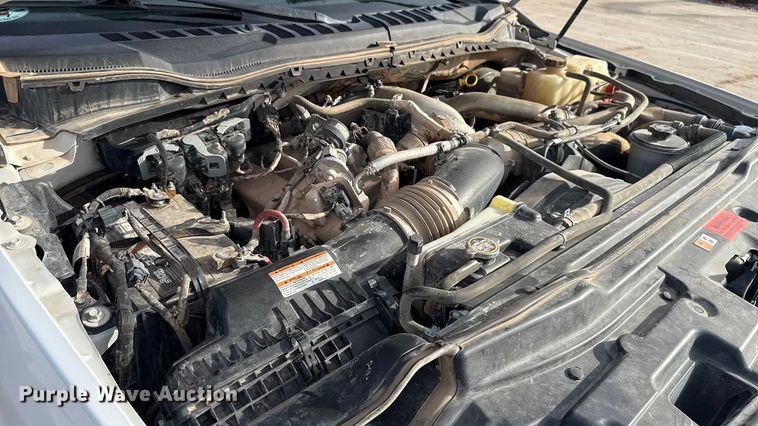 image for item EE4471 2022 Ford F250 Super Duty Crew Cab flatbed pickup truck