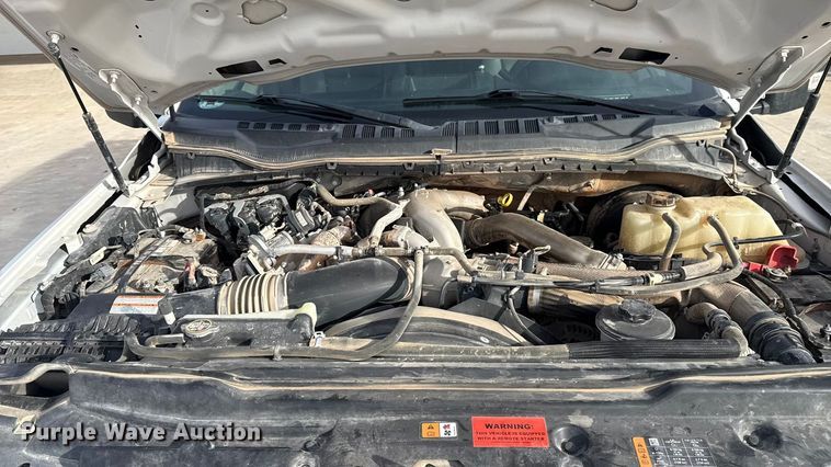 image for item EE4471 2022 Ford F250 Super Duty Crew Cab flatbed pickup truck