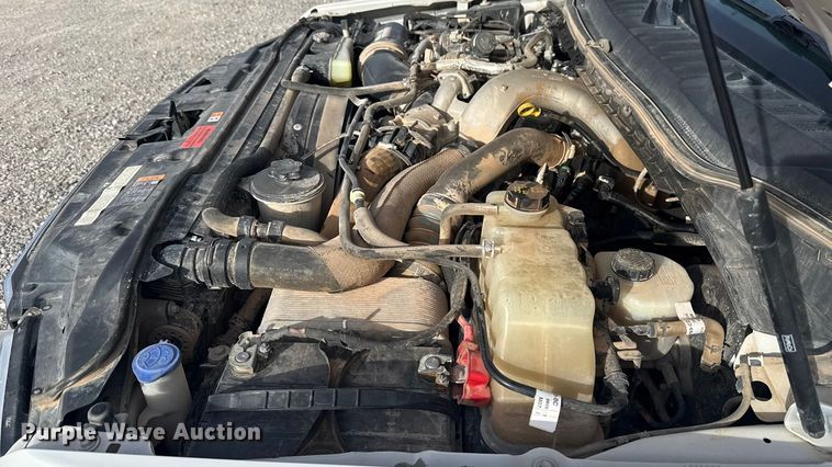 image for item EE4471 2022 Ford F250 Super Duty Crew Cab flatbed pickup truck