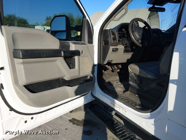 image for item EE4991 2021 Ford F450 flatbed truck