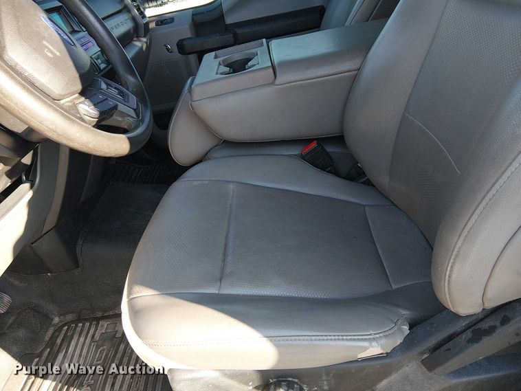 image for item EE4991 2021 Ford F450 flatbed truck