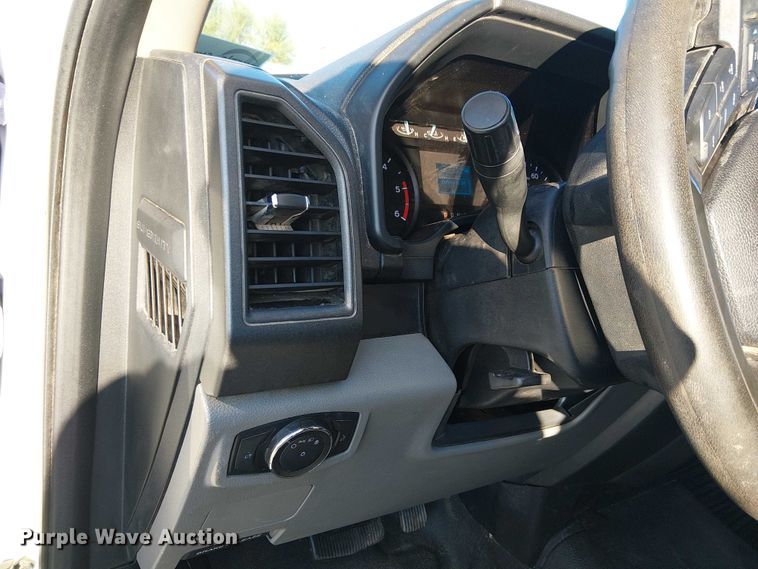 image for item EE4991 2021 Ford F450 flatbed truck