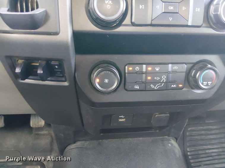 image for item EE4991 2021 Ford F450 flatbed truck