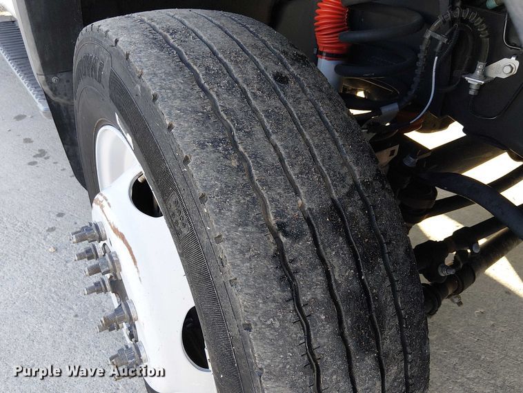 image for item EE4991 2021 Ford F450 flatbed truck