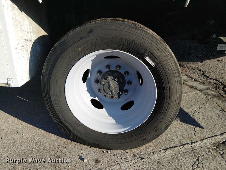 image for item EE4991 2021 Ford F450 flatbed truck