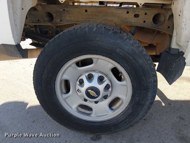 image for item EE4994 2015 Chevrolet Silverado 2500HD Double Cab pickup truck