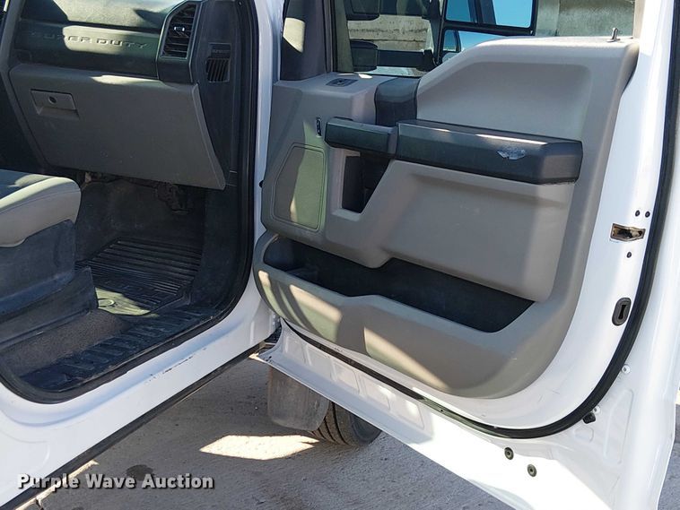 image for item EE4995 2021 Ford F450 Super Duty flatbed truck