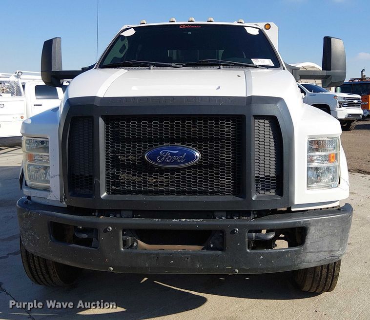 image for item EE4996 2016 Ford F750 flatbed truck