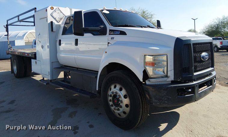 image for item EE4996 2016 Ford F750 flatbed truck