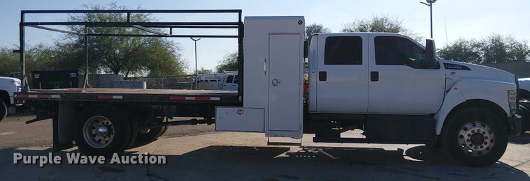 image for item EE4996 2016 Ford F750 flatbed truck