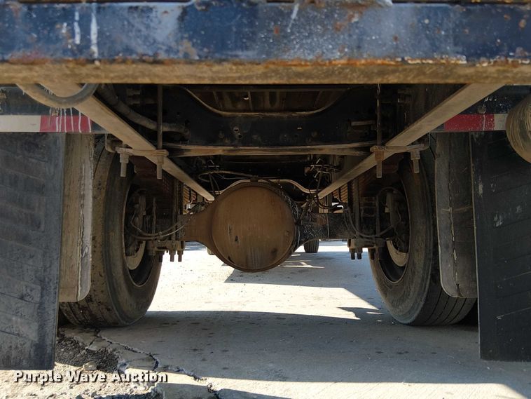 image for item EE4996 2016 Ford F750 flatbed truck