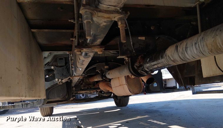 image for item EE4996 2016 Ford F750 flatbed truck