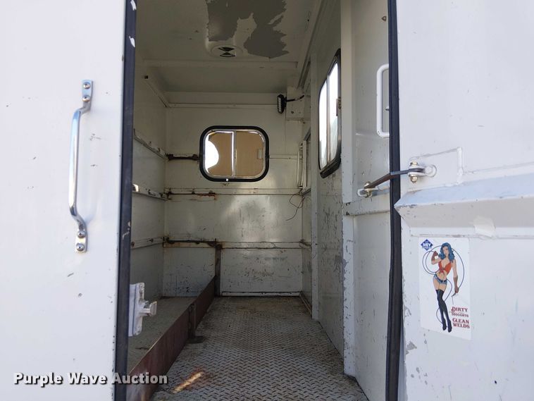 image for item EE4996 2016 Ford F750 flatbed truck