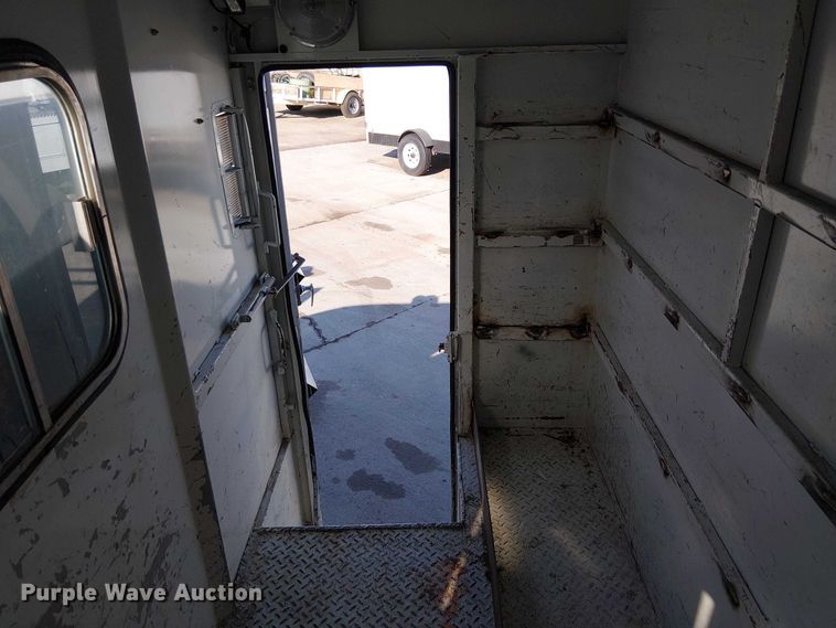 image for item EE4996 2016 Ford F750 flatbed truck