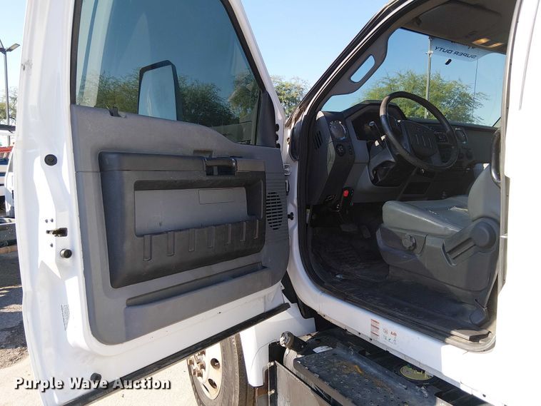 image for item EE4996 2016 Ford F750 flatbed truck