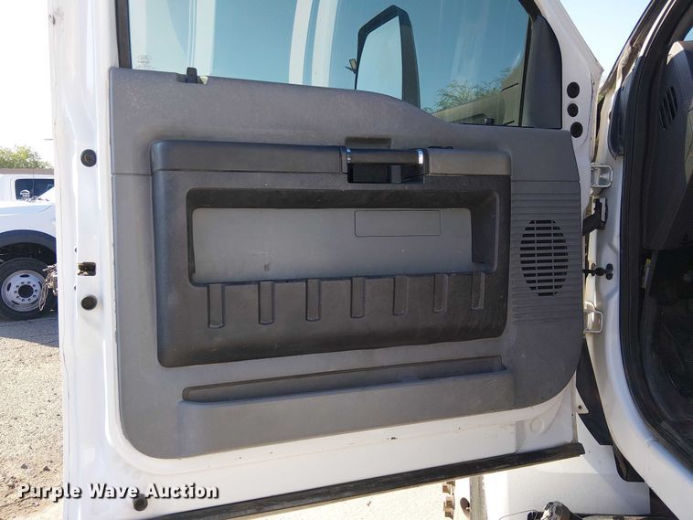 image for item EE4996 2016 Ford F750 flatbed truck