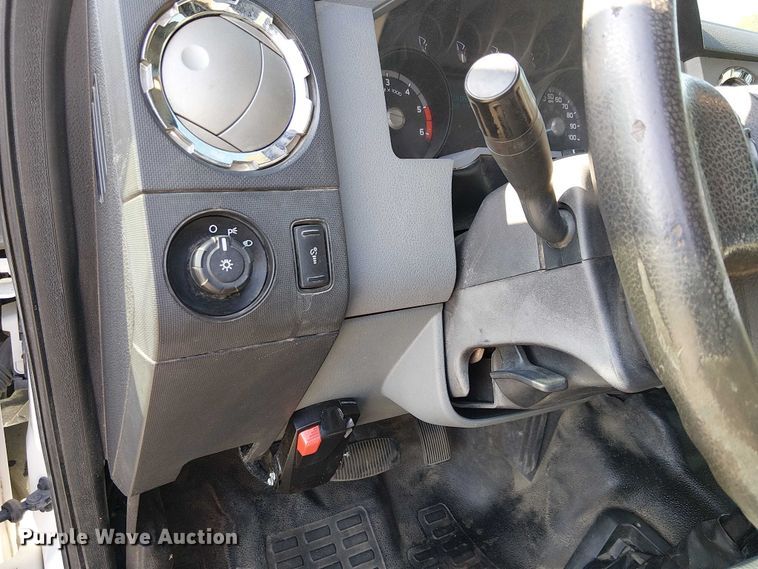 image for item EE4996 2016 Ford F750 flatbed truck