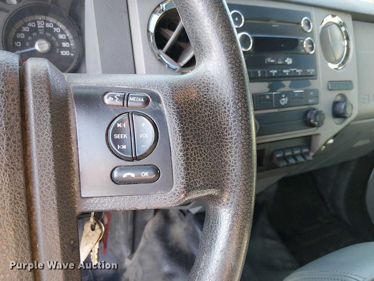 image for item EE4996 2016 Ford F750 flatbed truck