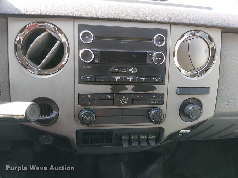 image for item EE4996 2016 Ford F750 flatbed truck