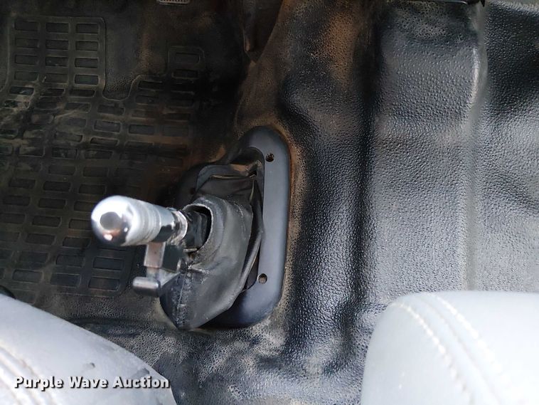 image for item EE4996 2016 Ford F750 flatbed truck