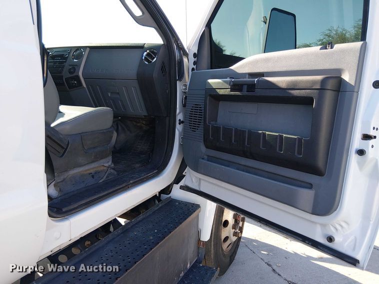 image for item EE4996 2016 Ford F750 flatbed truck