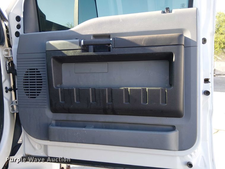 image for item EE4996 2016 Ford F750 flatbed truck