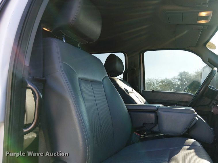 image for item EE4996 2016 Ford F750 flatbed truck