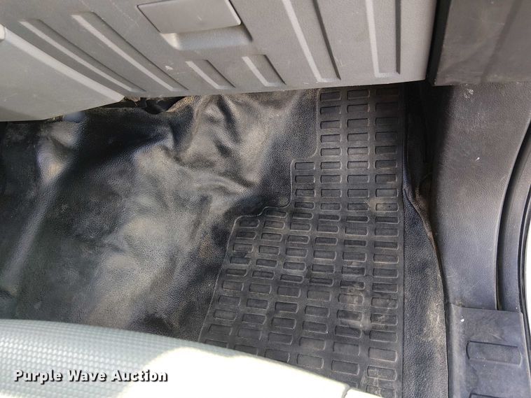 image for item EE4996 2016 Ford F750 flatbed truck