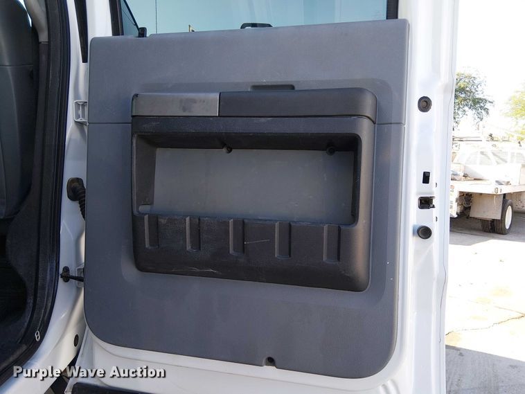 image for item EE4996 2016 Ford F750 flatbed truck