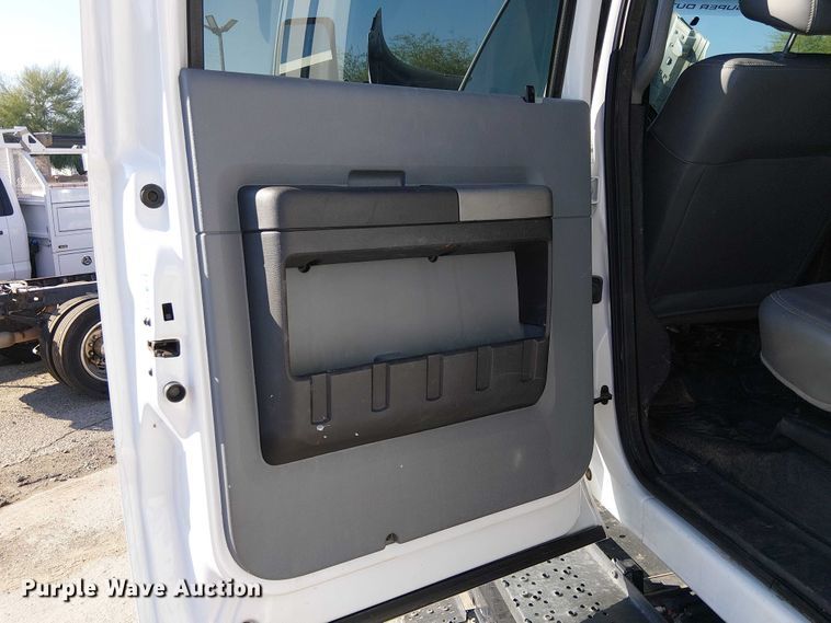 image for item EE4996 2016 Ford F750 flatbed truck