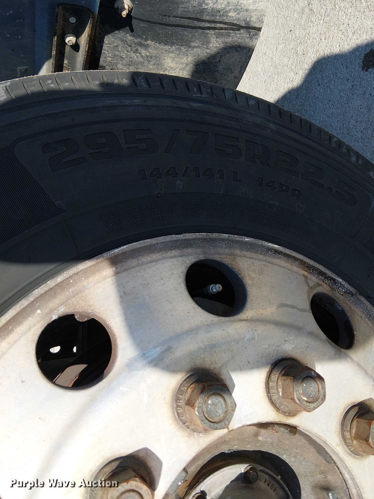 image for item EE4996 2016 Ford F750 flatbed truck