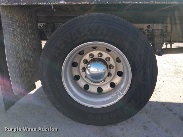 image for item EE4996 2016 Ford F750 flatbed truck