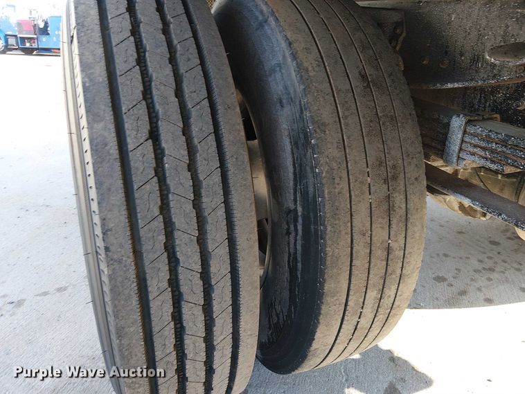 image for item EE4996 2016 Ford F750 flatbed truck