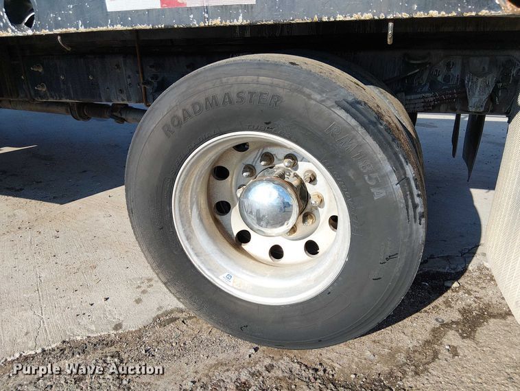 image for item EE4996 2016 Ford F750 flatbed truck