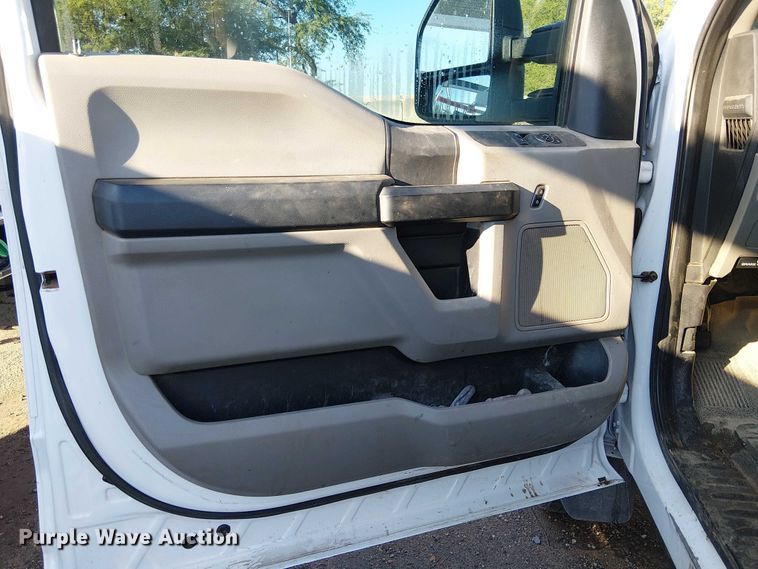 image for item EE4998 2021 Ford F450 Super Duty truck cab and chassis