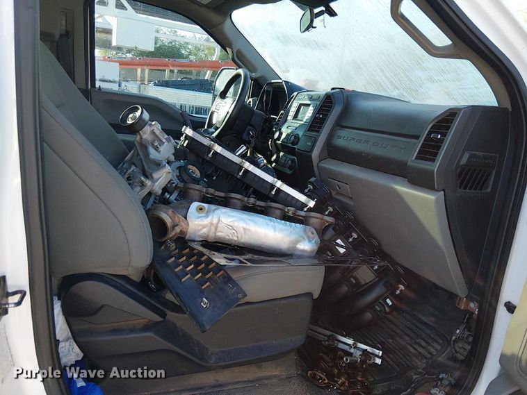 image for item EE4998 2021 Ford F450 Super Duty truck cab and chassis