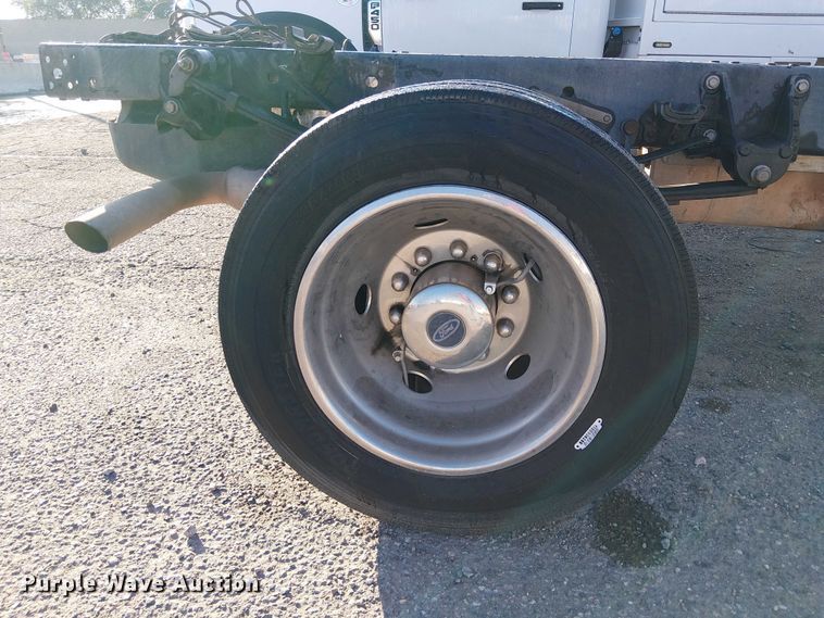 image for item EE4998 2021 Ford F450 Super Duty truck cab and chassis