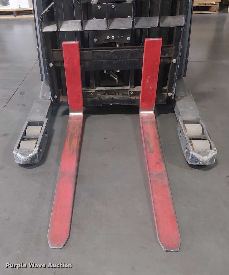 image for item EE5009 2023 Hyster N35ZR3-16.25 reach truck