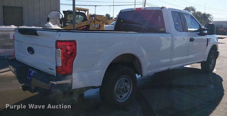 image for item EE5011 2018 Ford F250 Super Duty SuperCab pickup truck