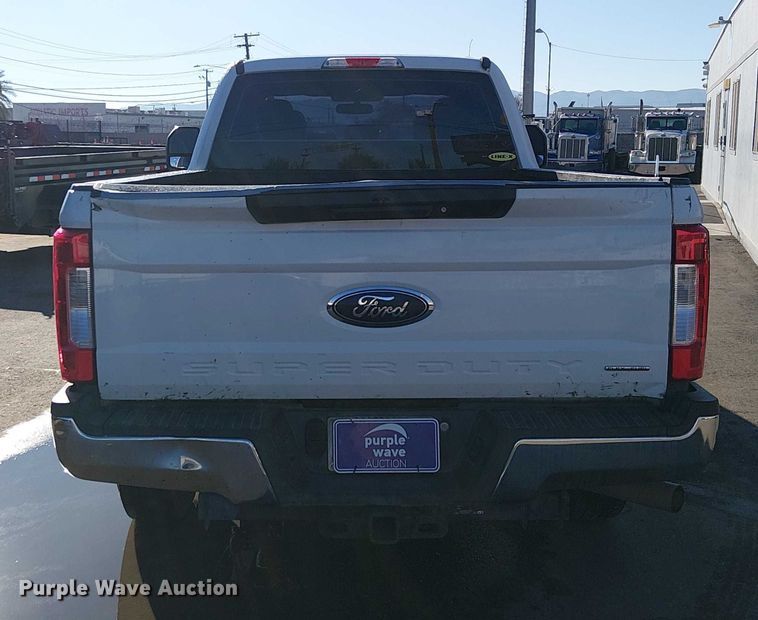 image for item EE5011 2018 Ford F250 Super Duty SuperCab pickup truck