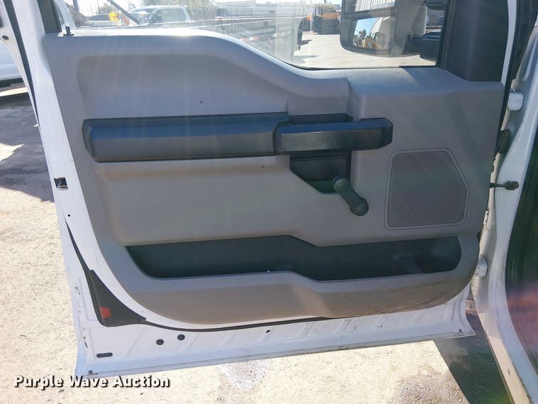 image for item EE5011 2018 Ford F250 Super Duty SuperCab pickup truck