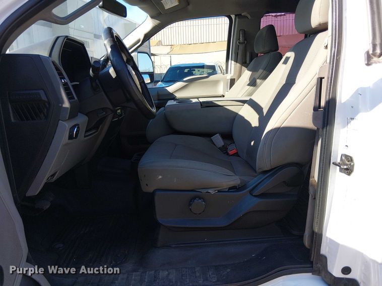 image for item EE5011 2018 Ford F250 Super Duty SuperCab pickup truck